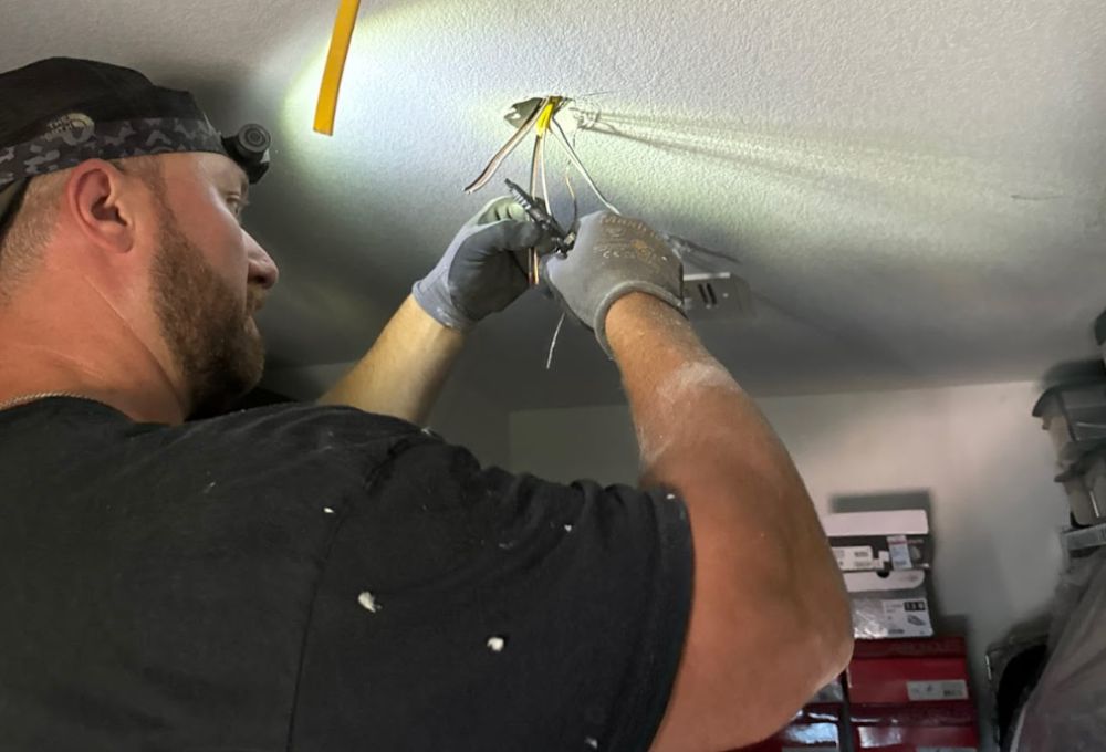 Electrician-in-Miami-intro-image-1 Electrical Wiring for ADUs & Guest Houses in Las Vegas